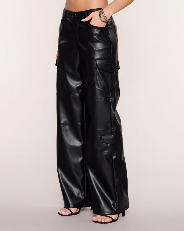 Utility Mode Faux Leather Low-Rise Cargo Pants